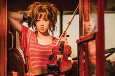 lindsey-stirling-650-430-compressed.jpg