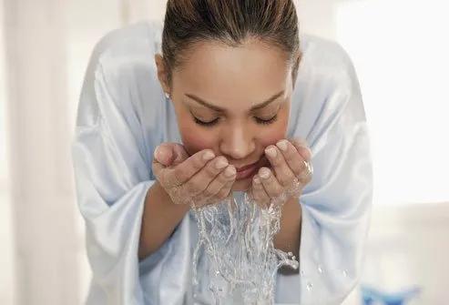 acne-s1-girl-washing-face.jpg